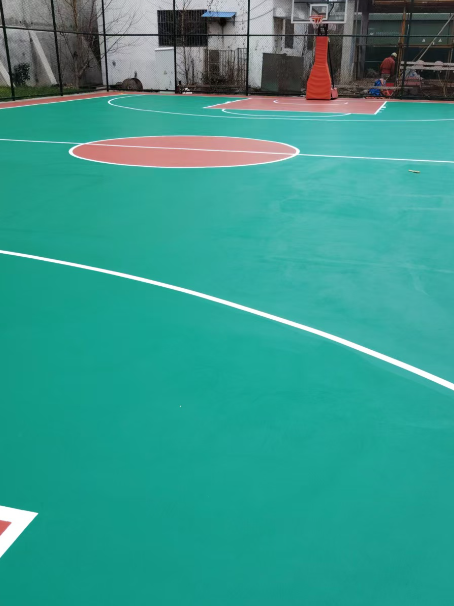 叶集 球场长期使用易出现地面开裂
